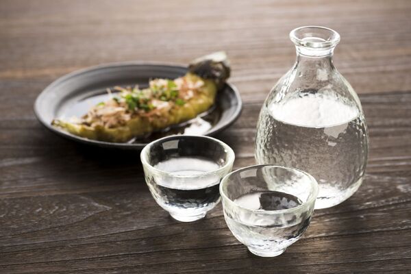 日本酒　冷と焼きナス